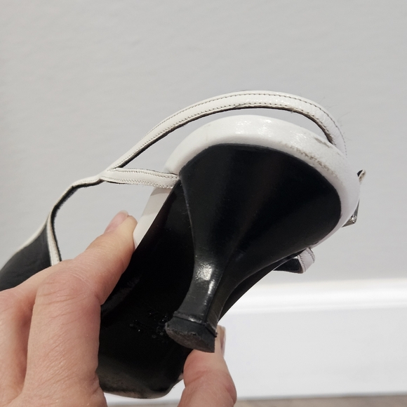 Black & white leather pumps - Picture 10 of 15